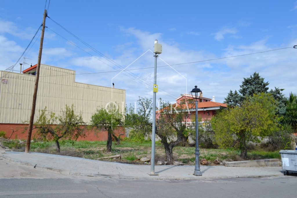 Solar urbano ideal para construir vivienda unifamiliar
