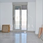 tercera habitación, con pequeña terraza propia y muy luminosa