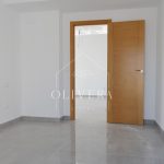 primera habitación, con acceso a la terraza y muy luminosa