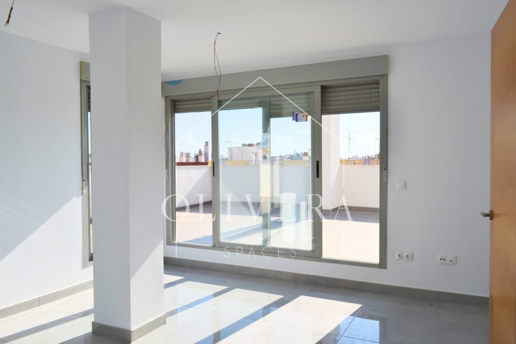 segunda habitación, acristalada y muy luminosa