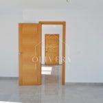 Puerta de entrada acabado madera con videoportero