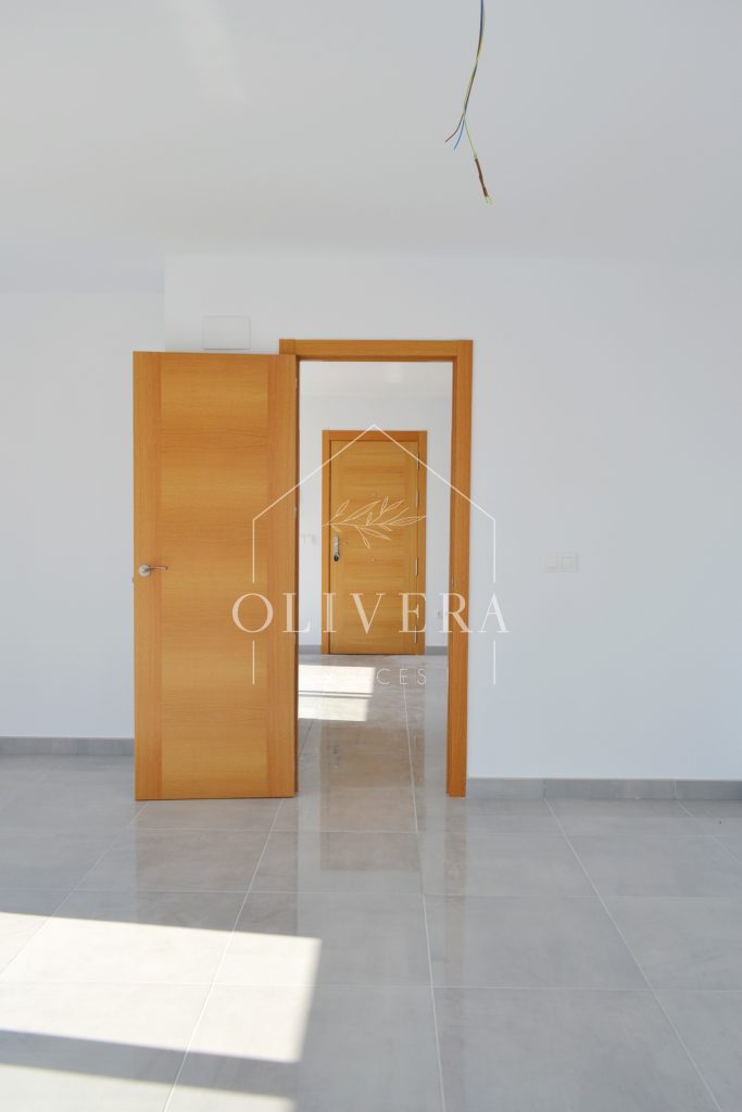 Puerta de entrada acabado madera con videoportero
