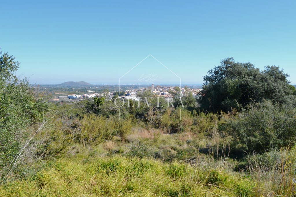 Terreno rústico edificable, ideal para construir vivienda unifamiliar y con magníficas vistas
