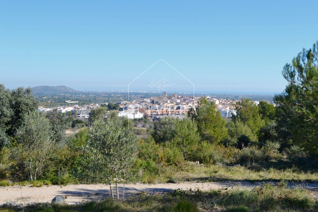 Terreno rústico edificable, ideal para construir vivienda unifamiliar y con magníficas vistas