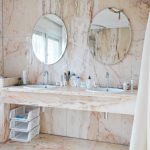 Cuarto de baño ubicado dentro de la habitación principal. cuenta con bañera de hidromasaje