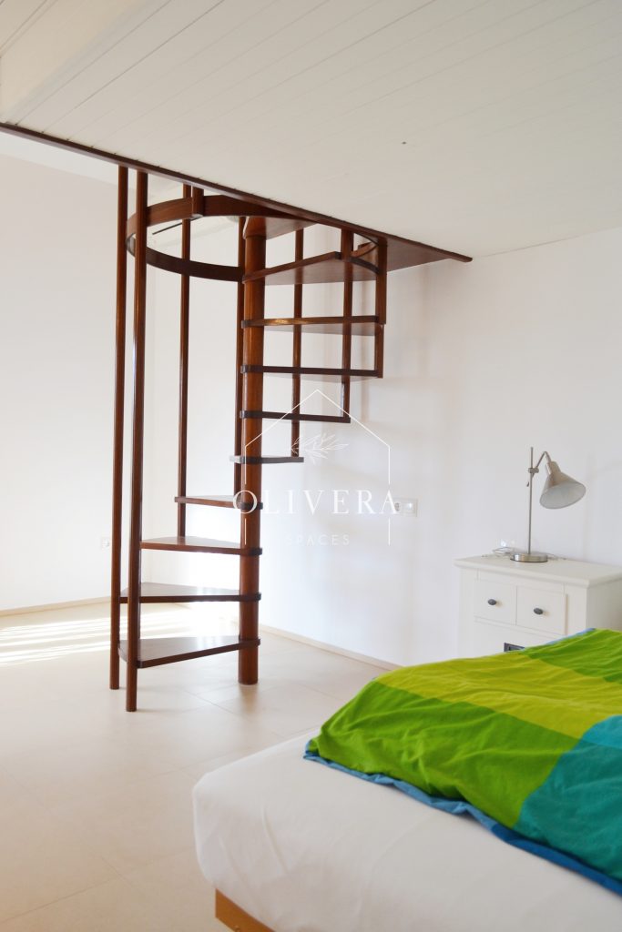 Dormitorio 3 con altillo. Cuenta con una cama individual abajo y otra arriba.