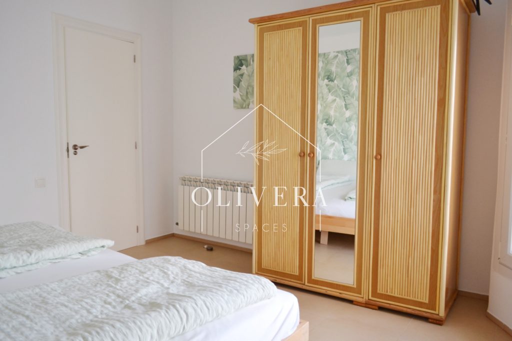 Dormitorio secundario con cama doble